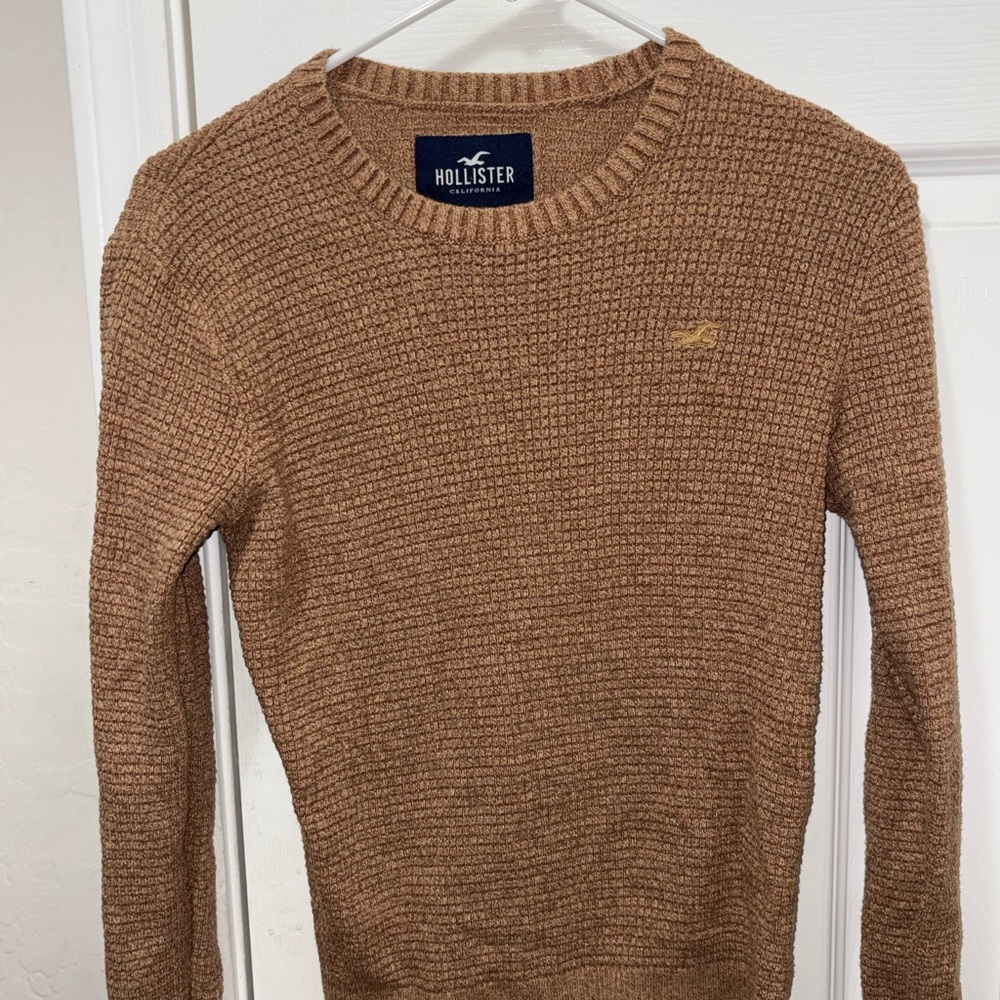 Hollister Men's Tan Crewneck Sweater